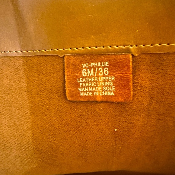 Vince Camuto brown boots.  Distressed finish lug sole. Genuine leather upper 🍂 - Picture 5 of 7